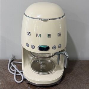 Smeg 50's Retro Style Aesthetic Drip Filter Coffee Machine 10 Cup Glass Carafe